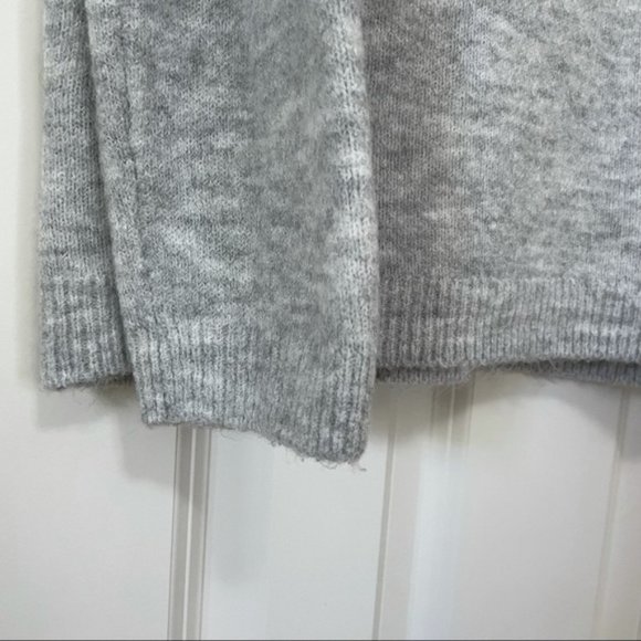 H&M Sweater - Picture 3 of 4